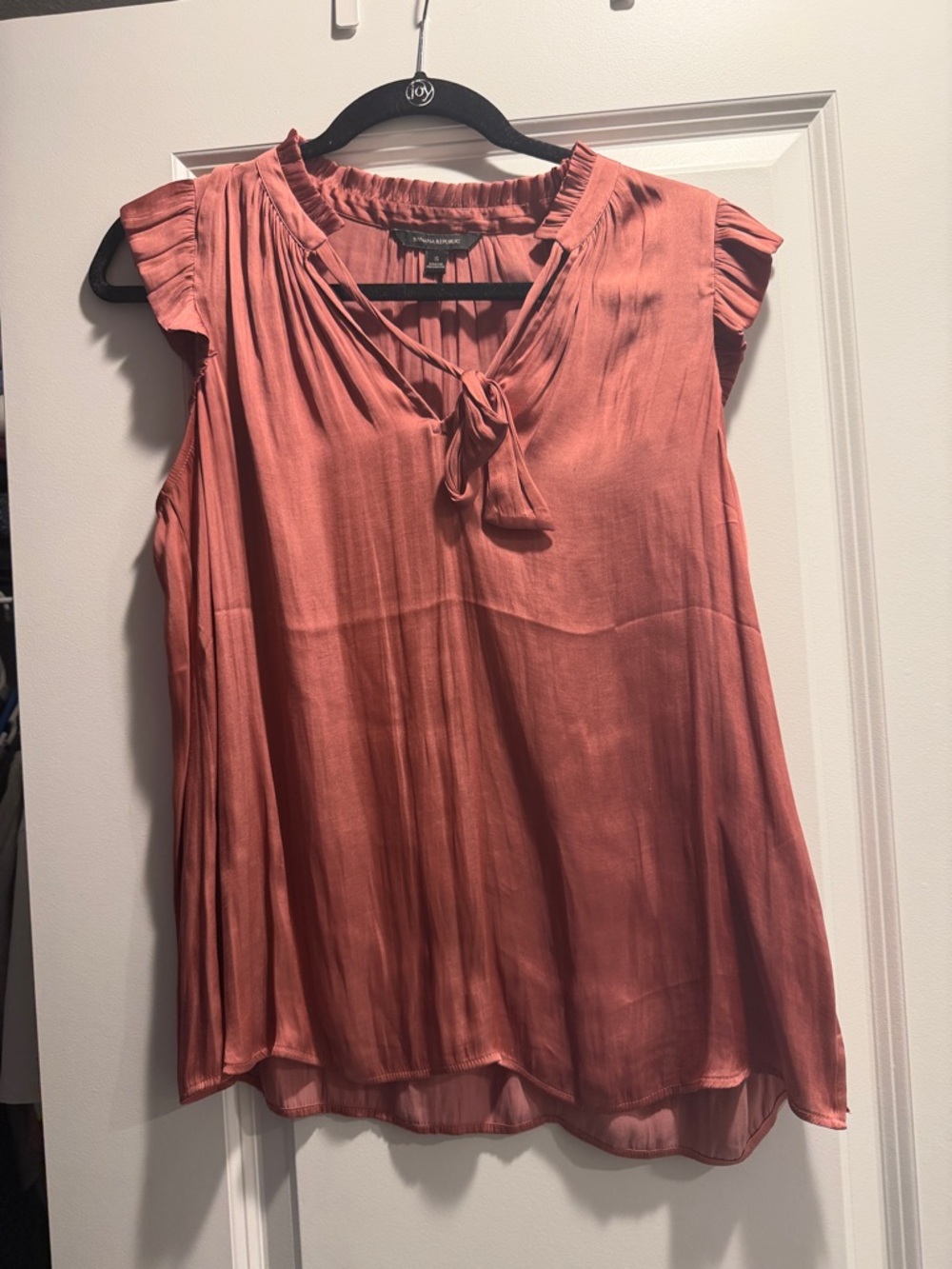 Banana Republic Sleeveless Tie-Neck Blouse in Rust Pink